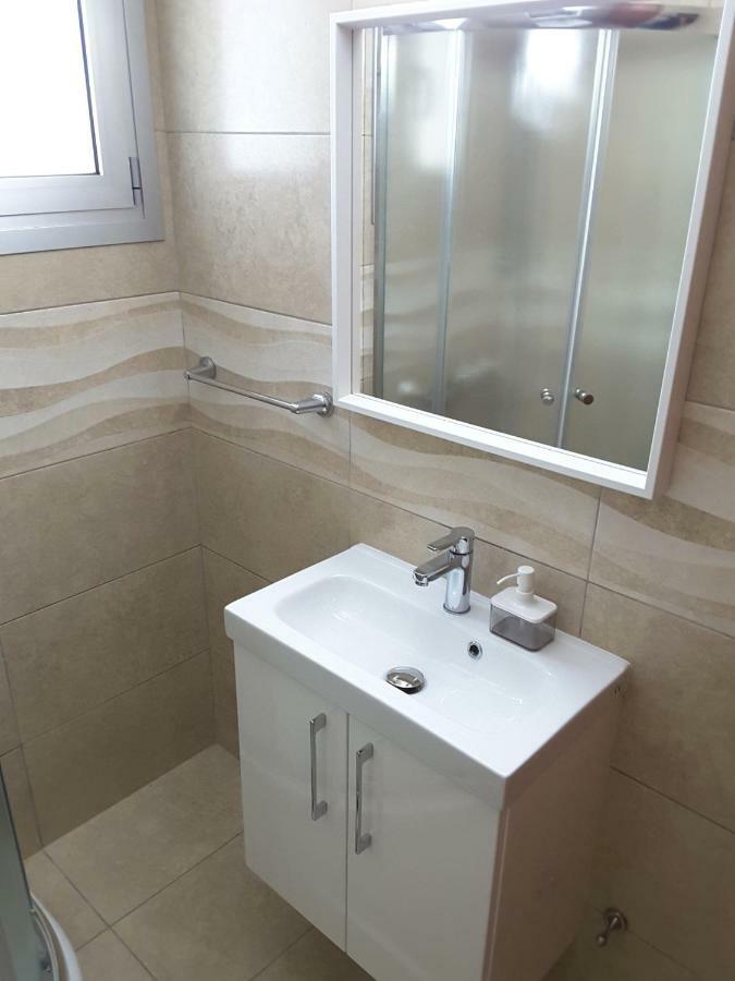 Lighthouse By The Sea Lovely 2Bdr Apartment Paphos Exteriör bild