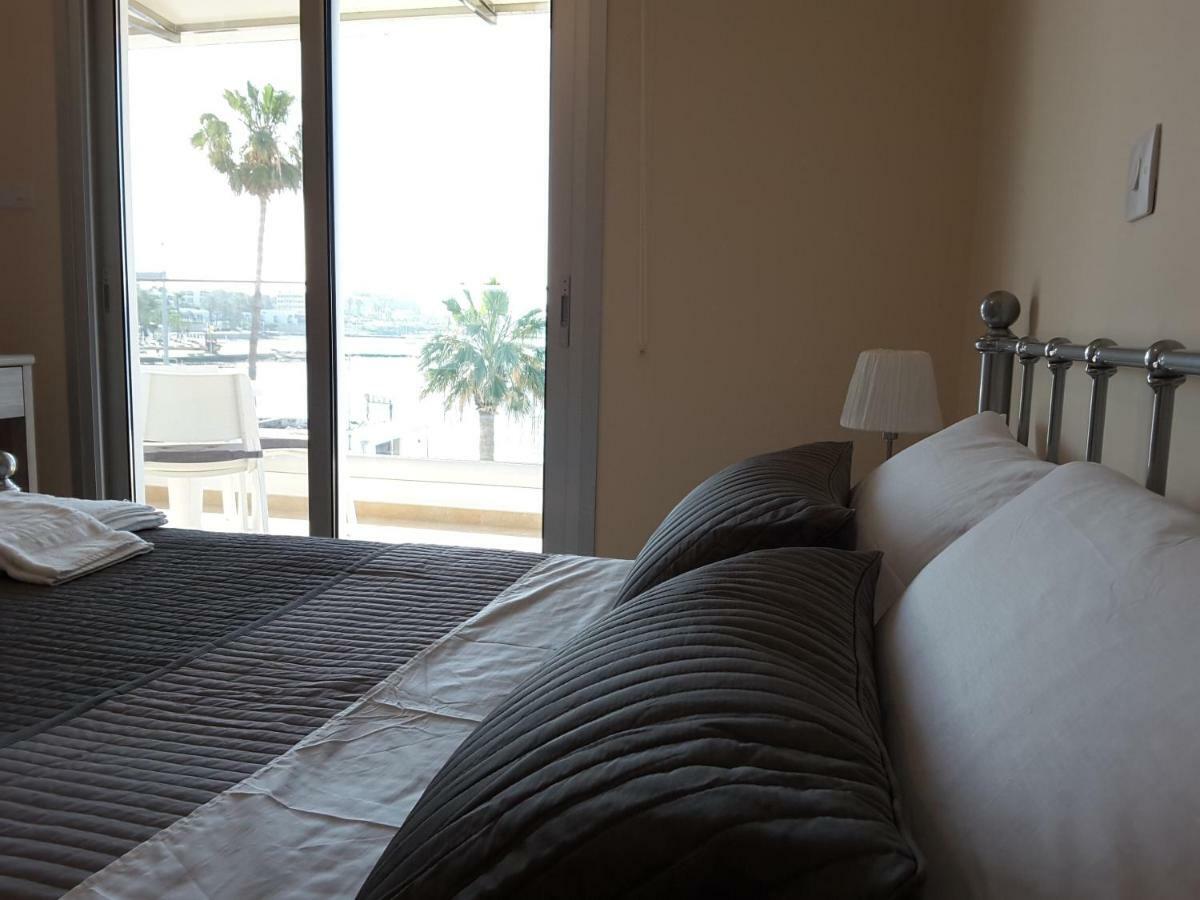 Lighthouse By The Sea Lovely 2Bdr Apartment Paphos Exteriör bild