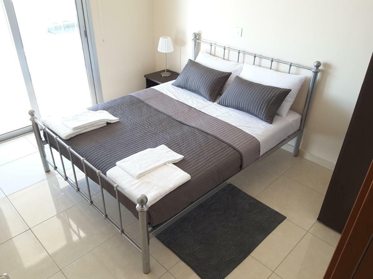 Lighthouse By The Sea Lovely 2Bdr Apartment Paphos Exteriör bild