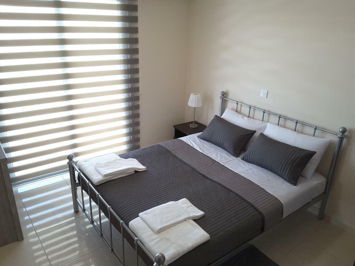 Lighthouse By The Sea Lovely 2Bdr Apartment Paphos Exteriör bild