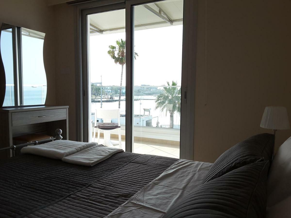 Lighthouse By The Sea Lovely 2Bdr Apartment Paphos Exteriör bild