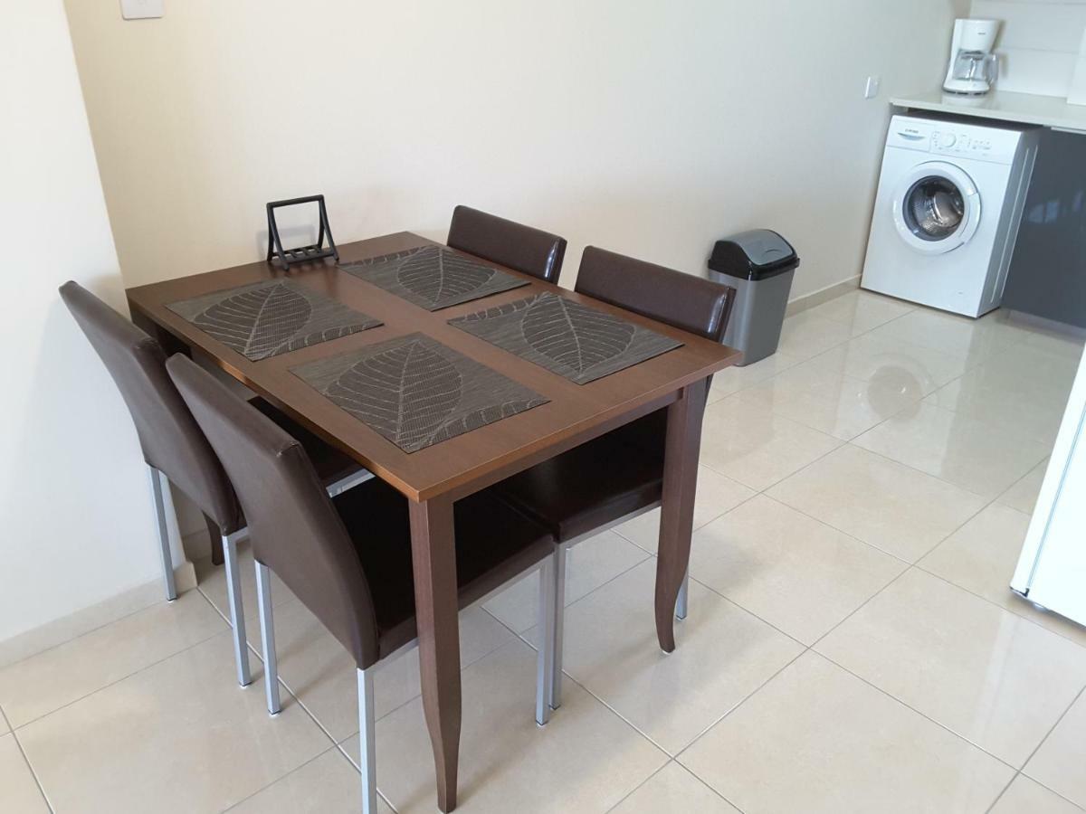 Lighthouse By The Sea Lovely 2Bdr Apartment Paphos Exteriör bild
