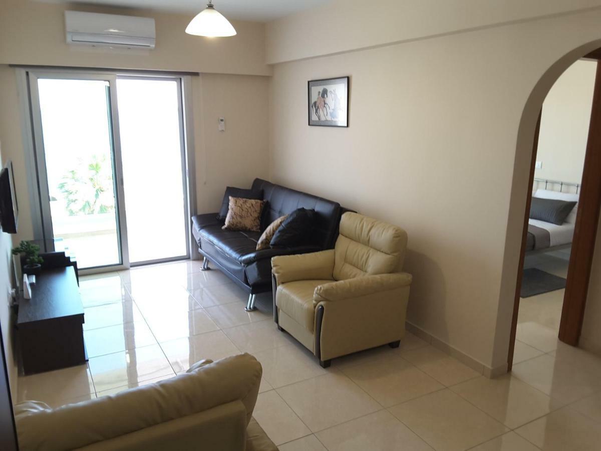 Lighthouse By The Sea Lovely 2Bdr Apartment Paphos Exteriör bild